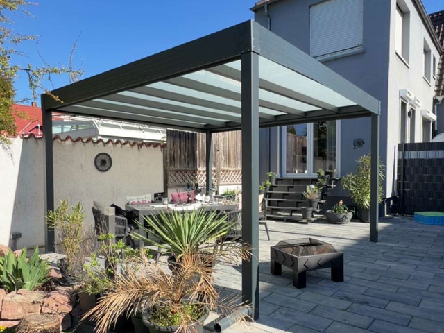 Hochwertiges Aluminium-Terrassendach mit Verbundsicherheitsglas